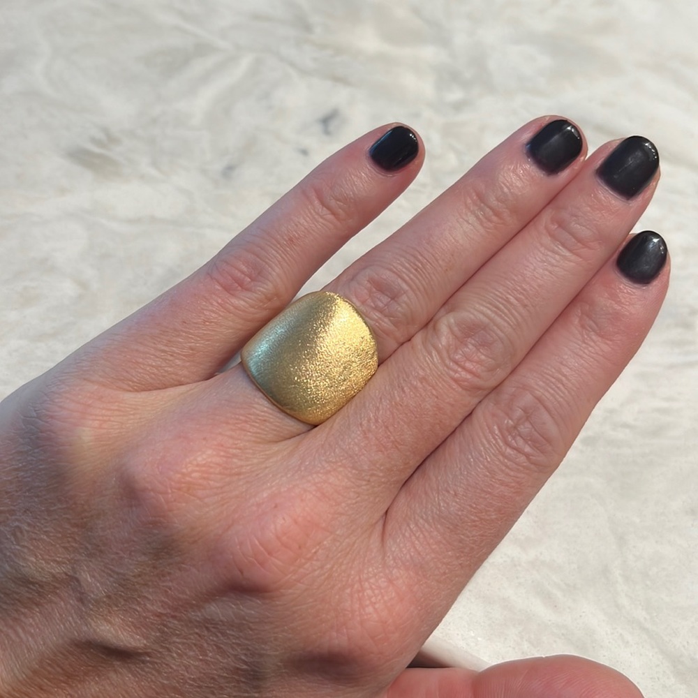 Brushed gold ring